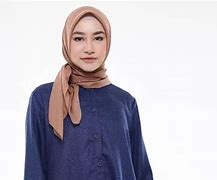 Kebaya Hitam Cocok Dengan Kerudung Warna Apa